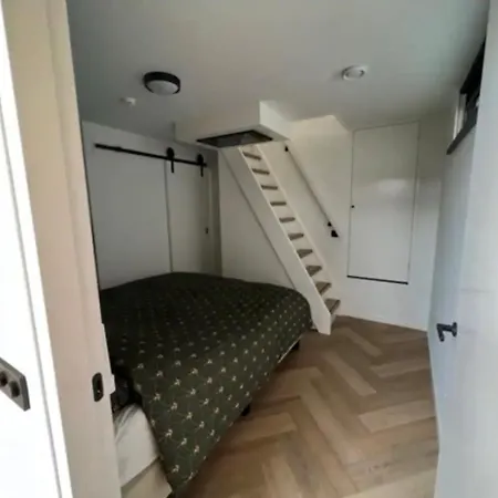 Cozy & Modern Tiny House Apartment Velserbroek Exterior photo