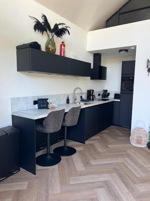 Apartment Cozy & Modern Tiny House Velserbroek