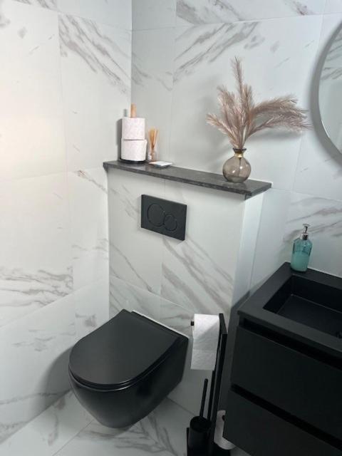 Apartment Cozy & Modern Tiny House Velserbroek